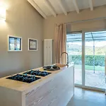 Tuscan With Private Fenced Garden Pogi