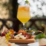 Tuscan With Private Fenced Garden * Pogi