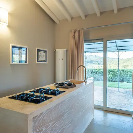Tuscan With Private Fenced Garden Pogi