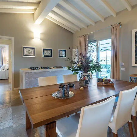 Tuscan With Private Fenced Garden *