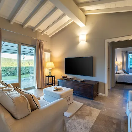 Charming Iesolana Country house *