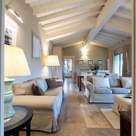 Charming Iesolana Country house