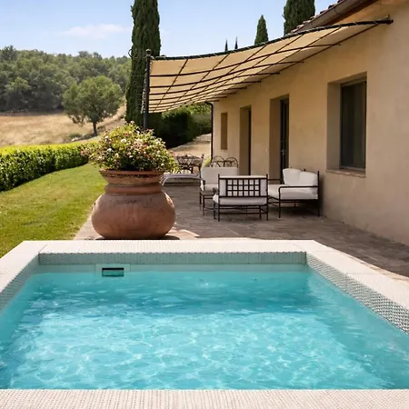 Tuscan With Private Fenced Garden